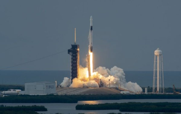 SpaceX вивела на орбіту нову партію супутників: відео запуску ракети